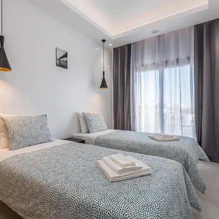 Correeira Luxury Residence T2 H - Albufeira, Pools, Wifi, Bbq, Beach Appartement *